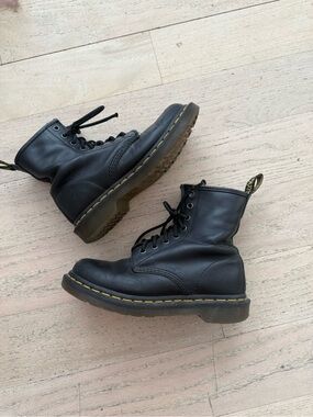 Dr. Martens Black Leather Lace-Up Boots with Yellow Stitching - US 5